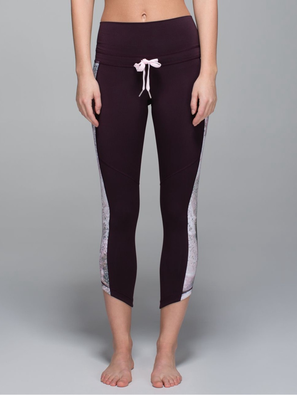 LULULEMON retreat 7/8 pant black cherry sugar crush multi